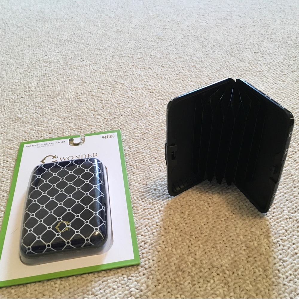 C Wonder Travel Wallet